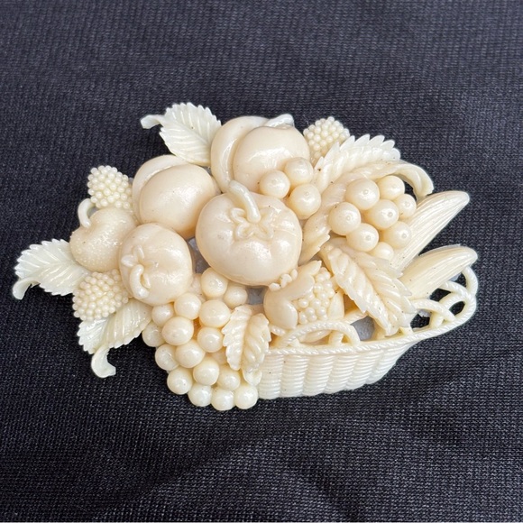 Vintage Bundle of 3 Celluloid Brooches 3D Collectibles Floral Art Deco 1940’s - Picture 2 of 8